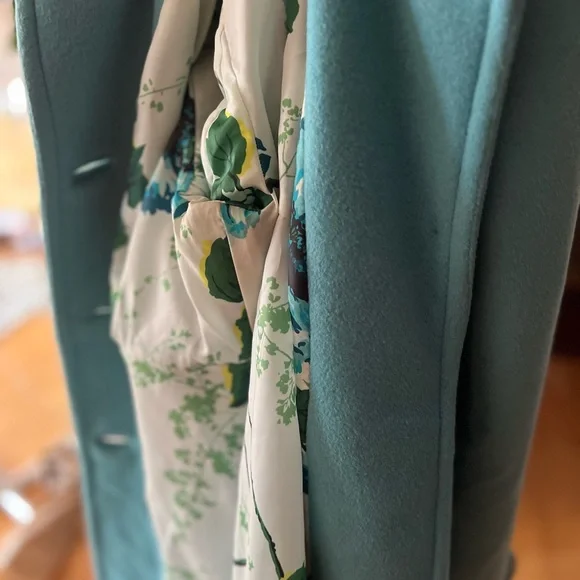 Beautiful coat - Picture 8 of 8